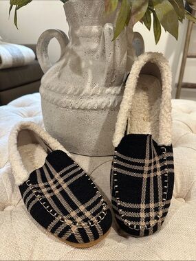Rothy's Black and Cream Plaid Sherpa-Lined Slip-On Mocs - NWOT